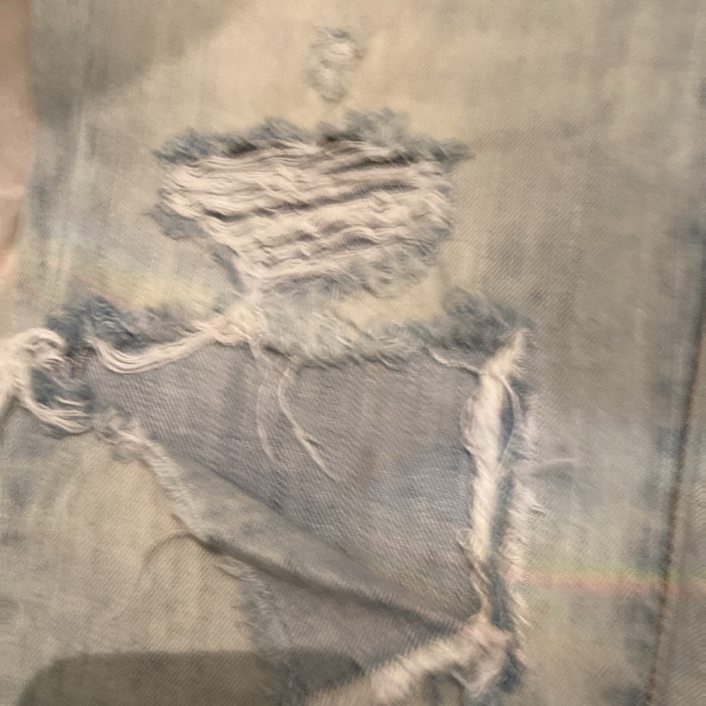 ❤️ Light Blue Distressed Jeans - Picture 7 of 10